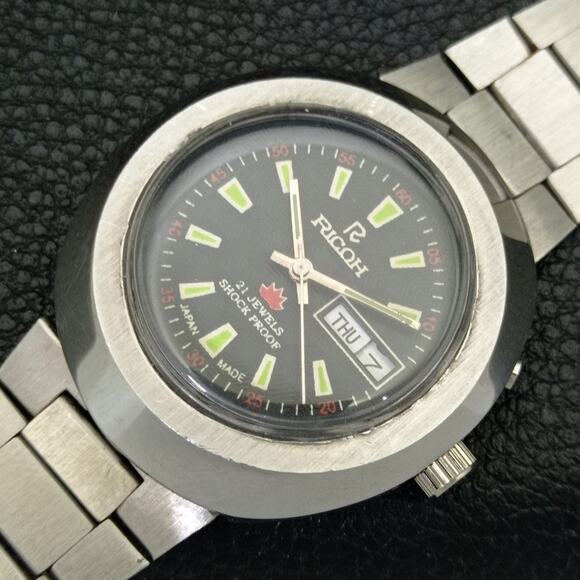 Vintage 1986 Ricoh Automatic Mens Silver Watch W/daydate & Green accents - Picture 6 of 10